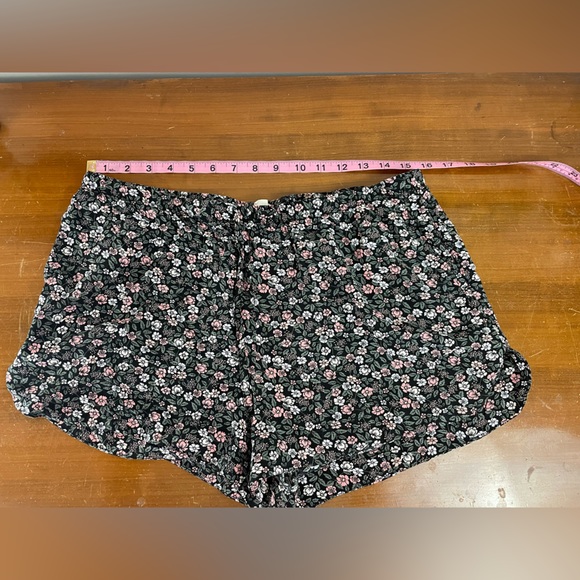 Garage shorty shorts floral - Picture 1 of 3